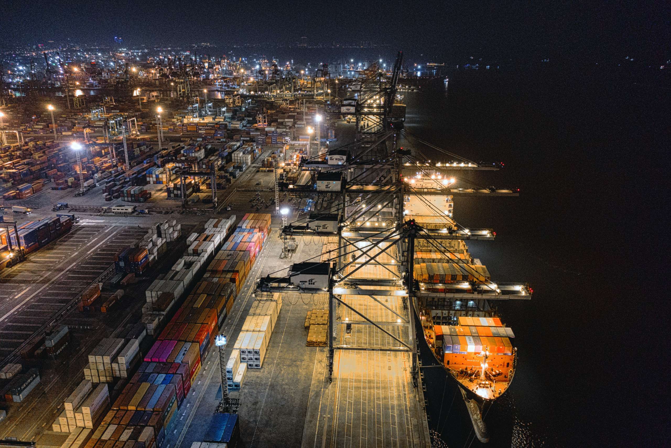 Actividades portuarias: ¿qué es la estiba y la desestiba de mercancías?